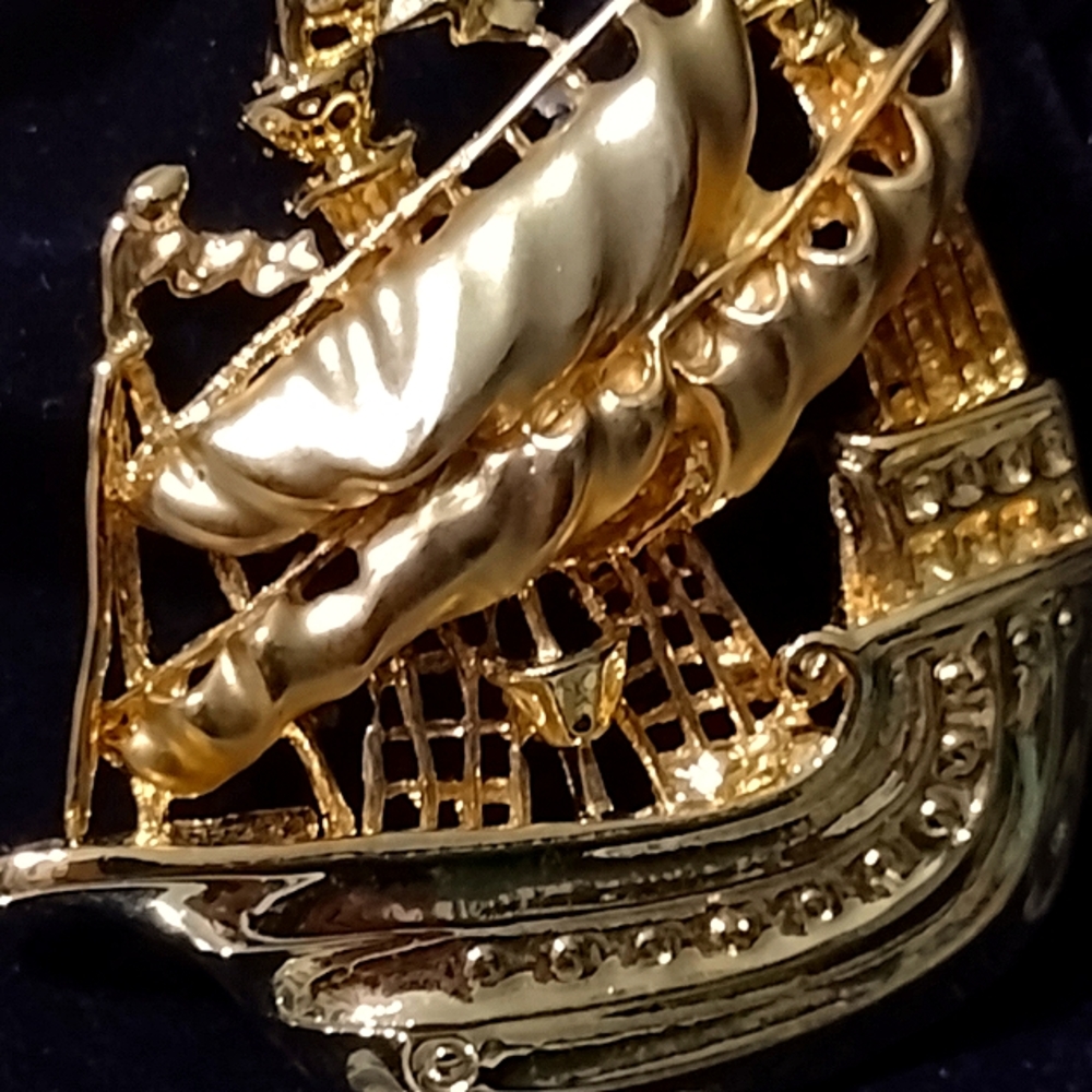 Gold Plated Viking Longboat Well Crafted Brooch Men Stop Rigging
